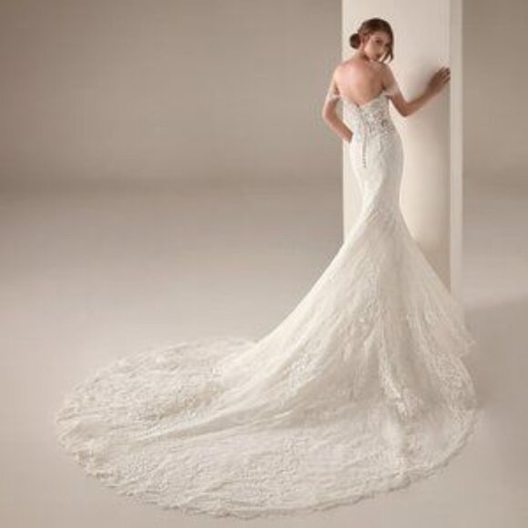 Pronovias Dresses & Skirts - Pronovias Imelda Wedding Gown